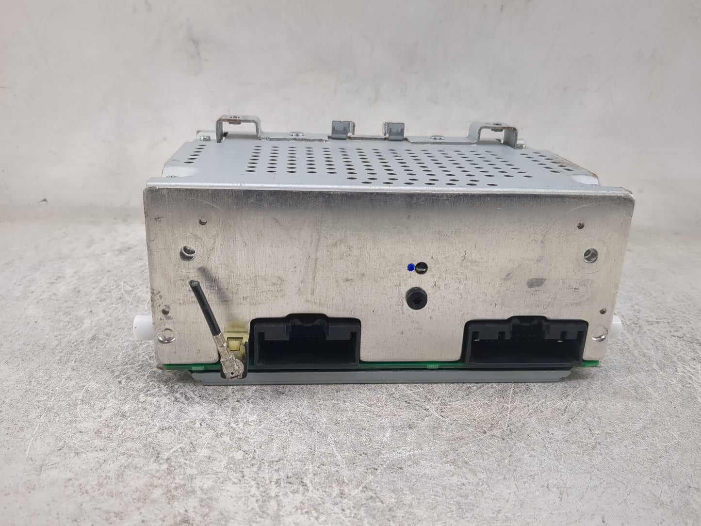 2016-2018 Ford Fiesta Radio AM FM Cd Player Receiver Replacement P/N:D2BT-19C107-AJ Fits Fits 2016 2017 2018 OEM Used Auto P