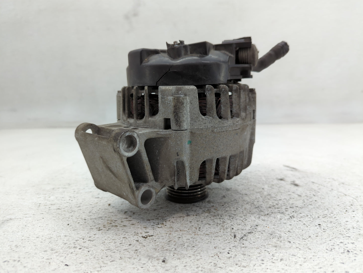 2011-2019 Ford Fiesta Alternator Replacement Generator Charging Assembly Engine OEM P/N:2608513 C AE8T-10300-AA Fits OEM Use
