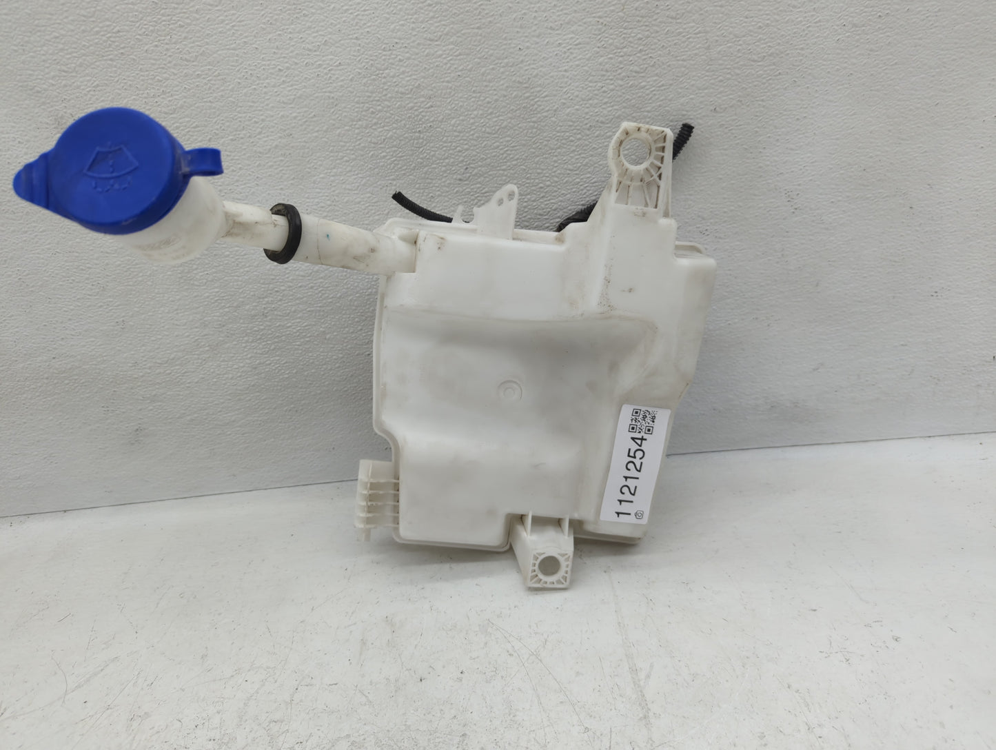 2012-2018 Ford Focus Windshield Washer Fluid Reservoir Bottle Oem - Oemusedautoparts1.com