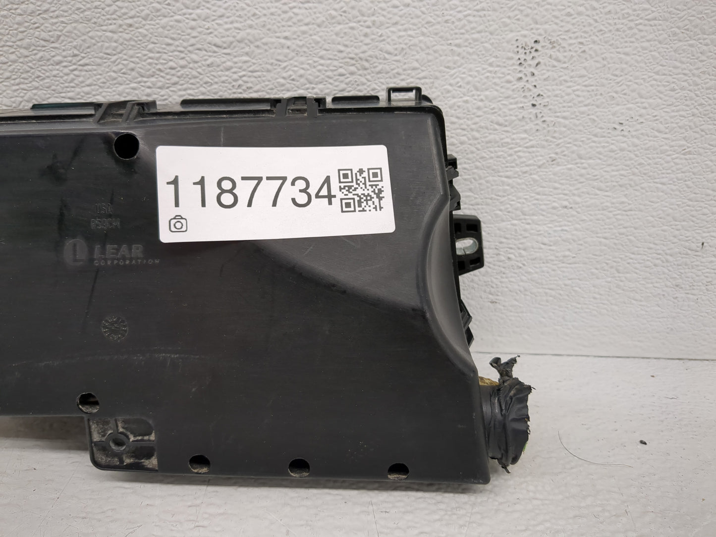 2017-2018 Ford Focus Fusebox Fuse Box Panel Relay Module P/N:AV6T-14A142-AB Fits Fits 2017 2018 OEM Used Auto Parts - Oemuse