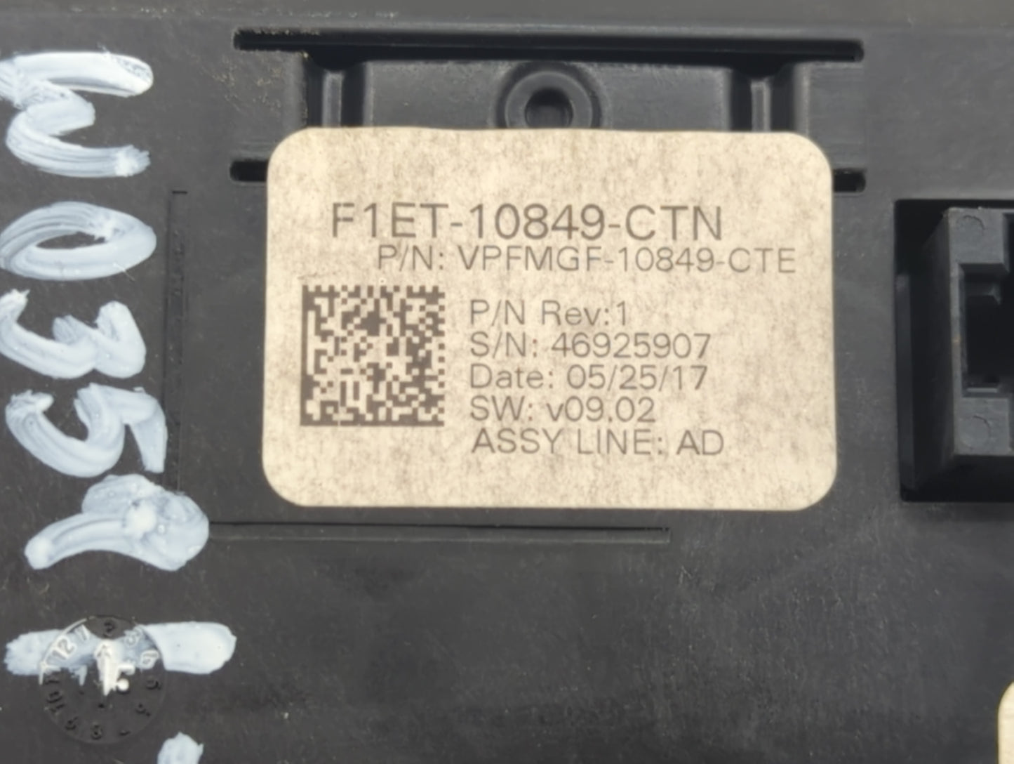 2017-2018 Ford Focus Instrument Cluster Speedometer Gauges P/N:F1ET-10849-CTN 2729235 Fits Fits 2017 2018 OEM Used Auto Part