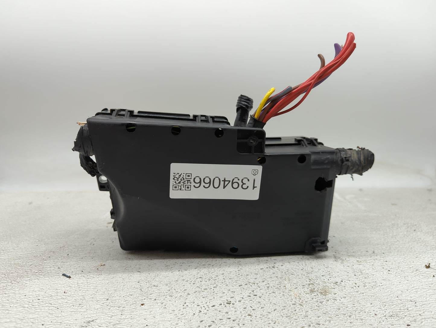 2017-2018 Ford Focus Fusebox Fuse Box Panel Relay Module P/N:GJ7T-14A076-BA 19648 000 001, 21090 000 001 Fits Fits 2017 2018