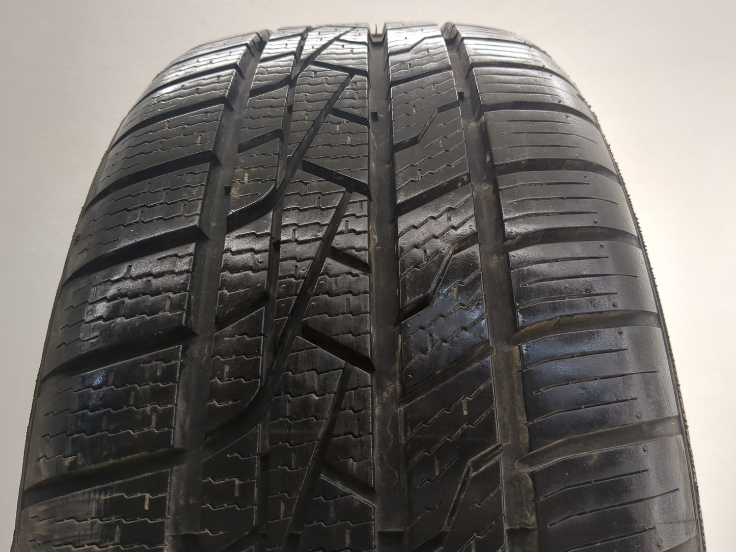 Used Tire 215/50ZR17 LEXLINI QUATTRO EMPO AW 95W - Tread Depth 10/32 - Oemusedautoparts1.com