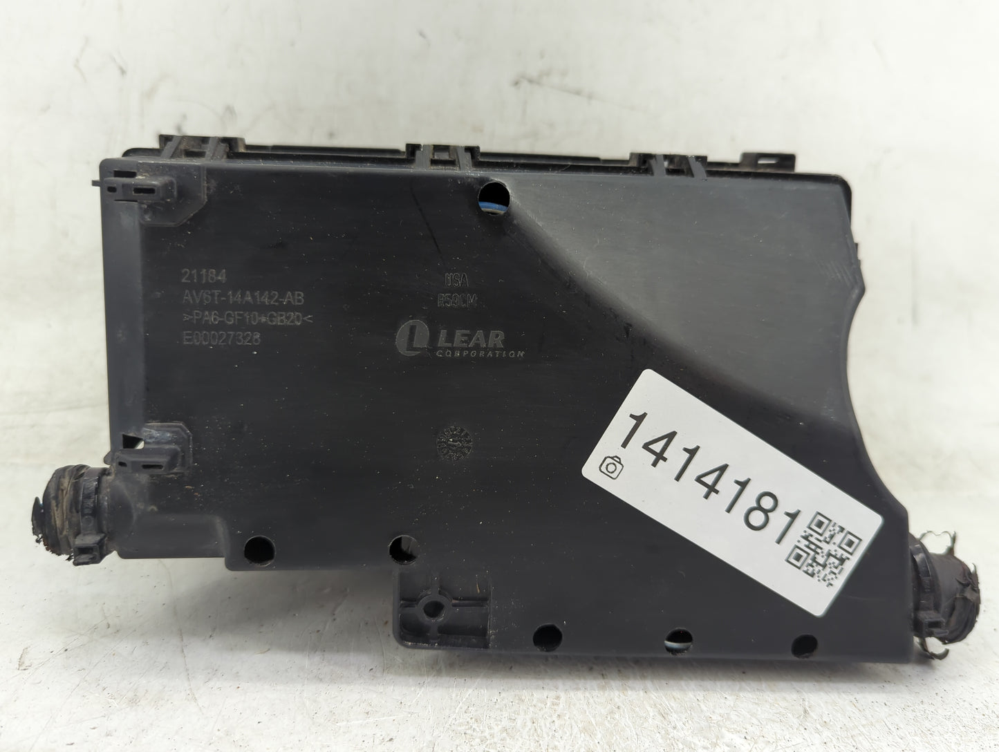 2017-2018 Ford Focus Fusebox Fuse Box Panel Relay Module P/N:GJ7T-14A076-BA 19648 000 001, 21090 000 001 Fits Fits 2017 2018