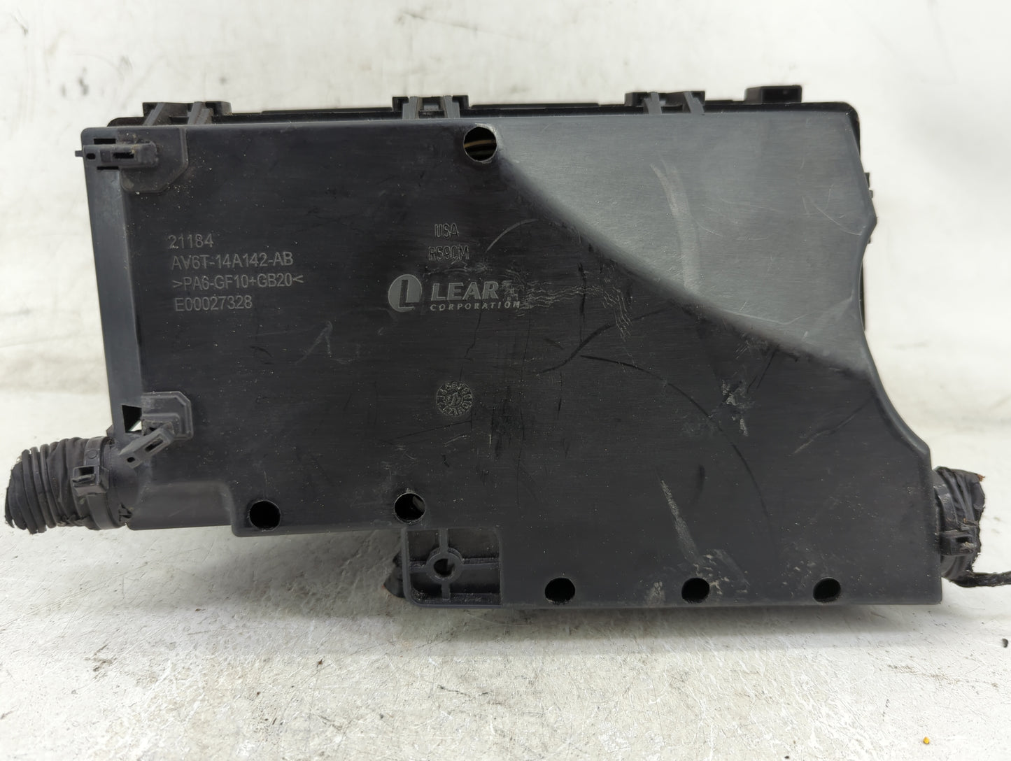 2017-2018 Ford Focus Fusebox Fuse Box Panel Relay Module P/N:GJ7T-14A076-BA 19648 000 001, 21090 000 001 Fits Fits 2017 2018