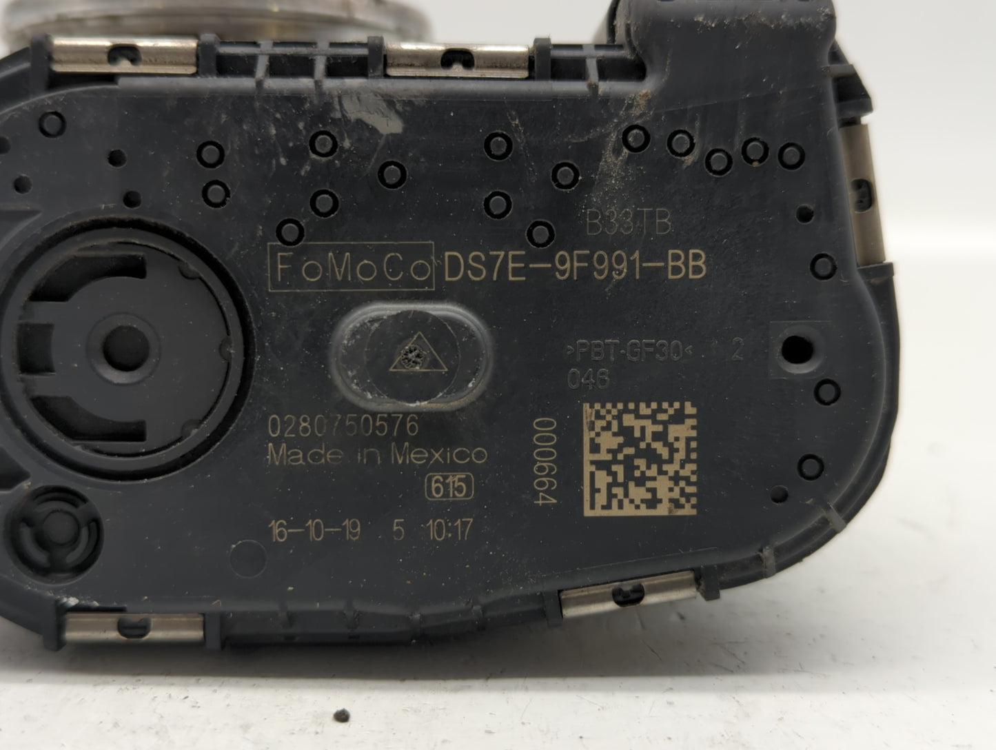 2014-2018 Ford Focus Throttle Body P/N:DS7E-9F991-BB Fits Fits 2014 2015 2016 2017 2018 2019 OEM Used Auto Parts - Oemusedau