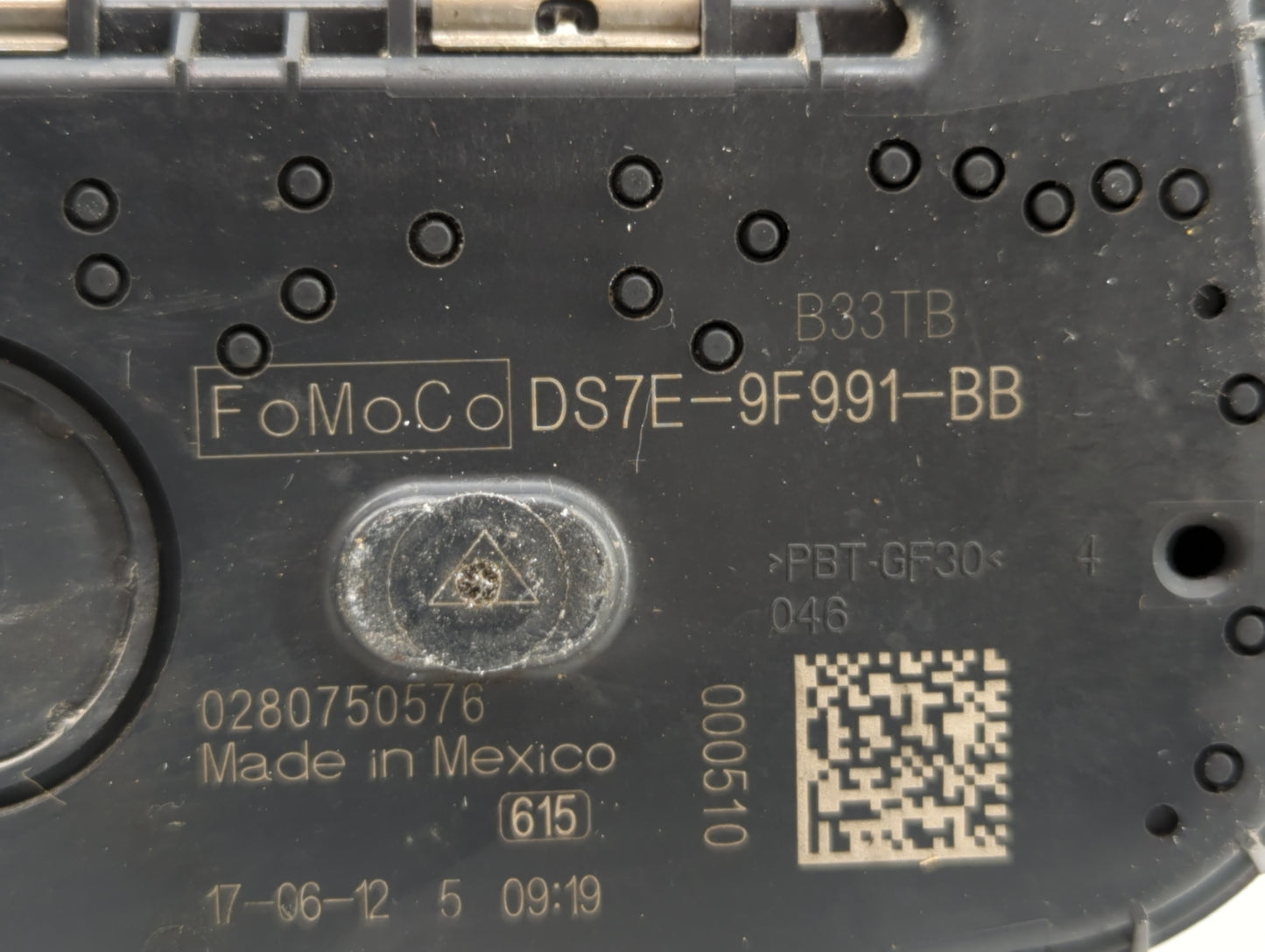 2014-2018 Ford Focus Throttle Body P/N:DS7E-9F991-BB Fits Fits 2014 2015 2016 2017 2018 2019 OEM Used Auto Parts - Oemusedau