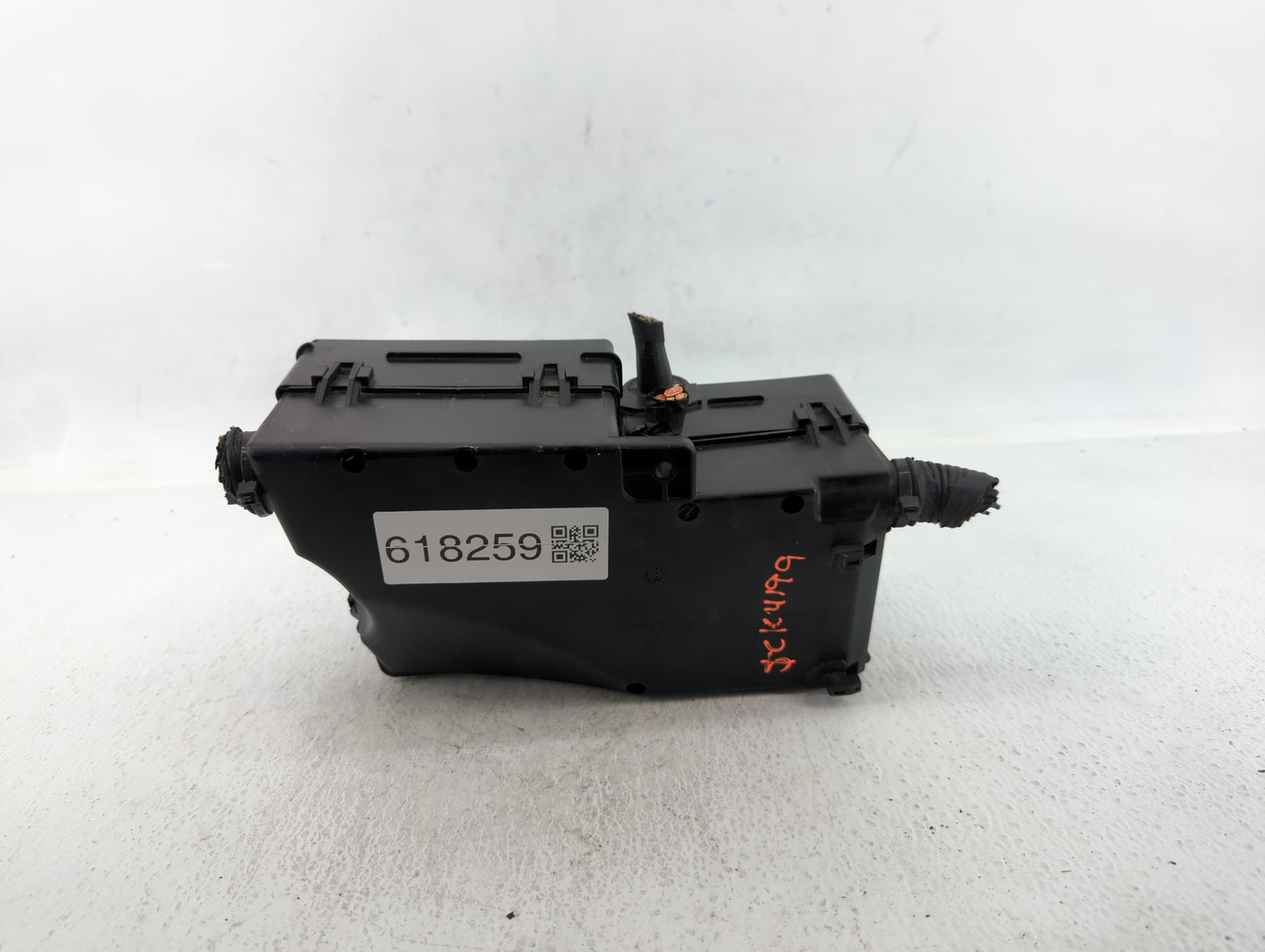 2017-2018 Ford Focus Fusebox Fuse Box Panel Relay Module P/N:AV6T-14A067-AD Fits Fits 2017 2018 OEM Used Auto Parts - Oemuse