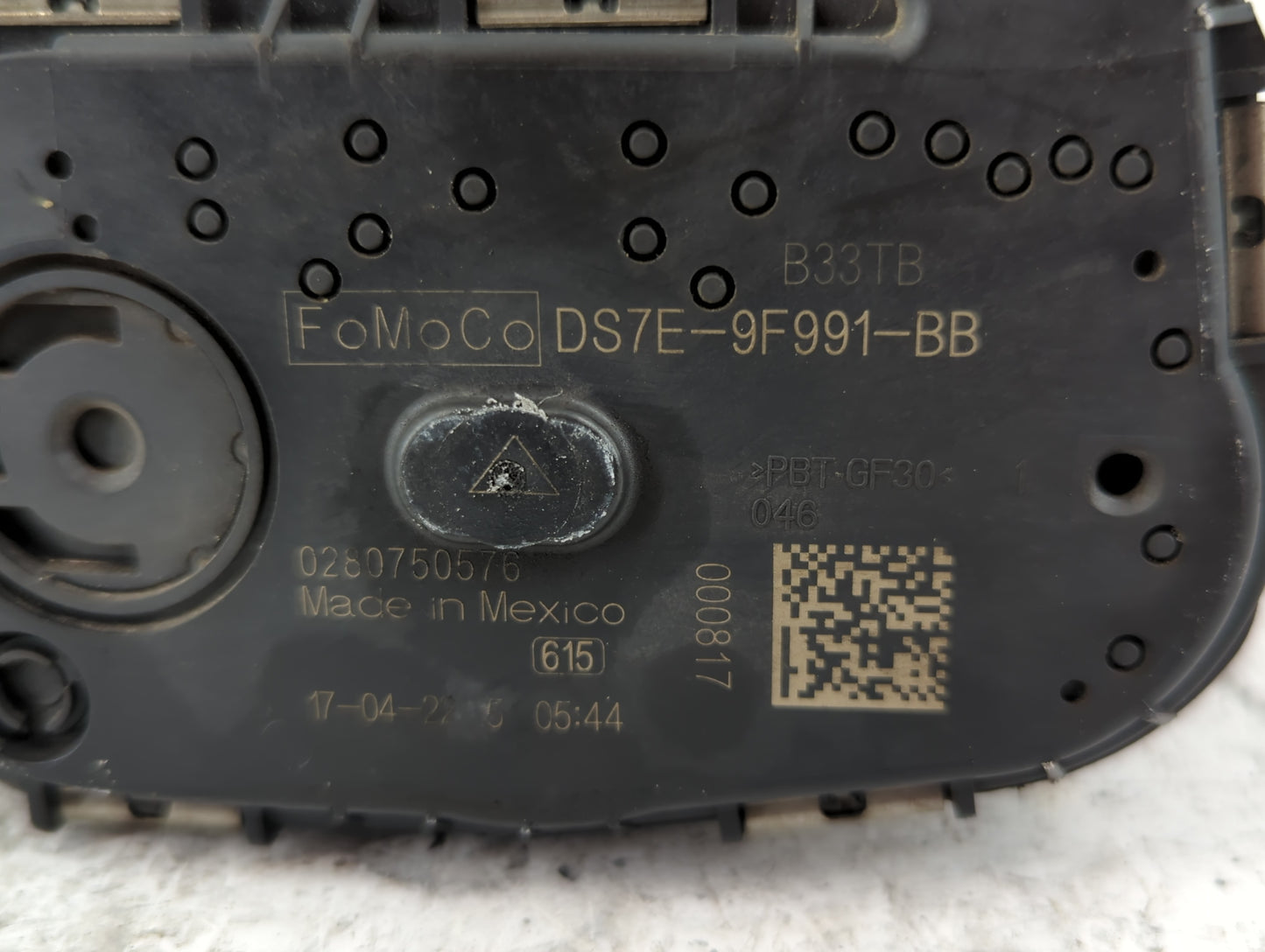 2014-2018 Ford Focus Throttle Body P/N:DS7E-9F991-BB Fits Fits 2014 2015 2016 2017 2018 2019 2020 2021 2022 OEM Used Auto Pa