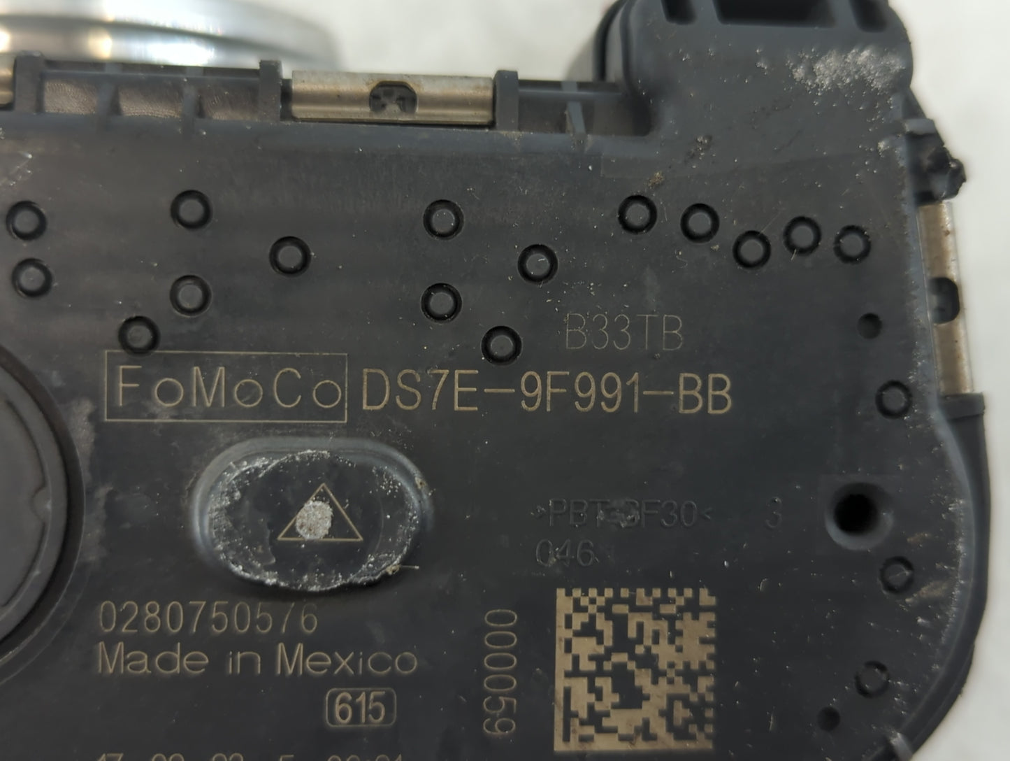 2014-2018 Ford Focus Throttle Body P/N:DS7E-9F991-BB Fits Fits 2014 2015 2016 2017 2018 2019 2020 2021 2022 OEM Used Auto Pa