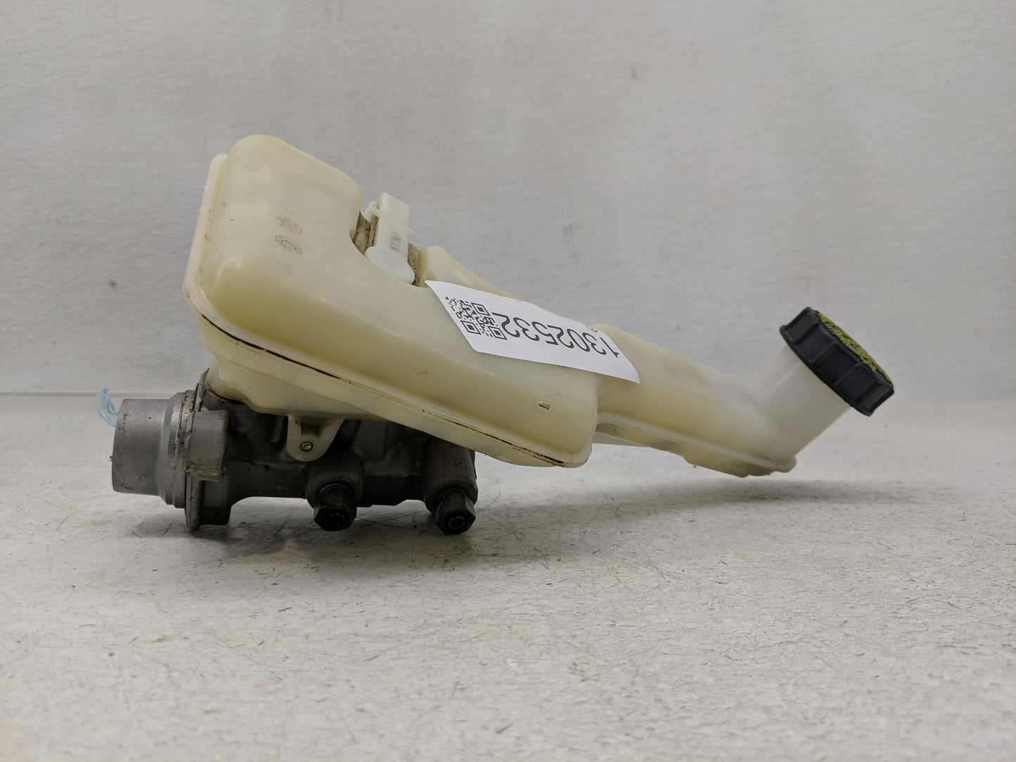 2017-2020 Ford Fusion Brake Master Cylinder - Oemusedautoparts1.com