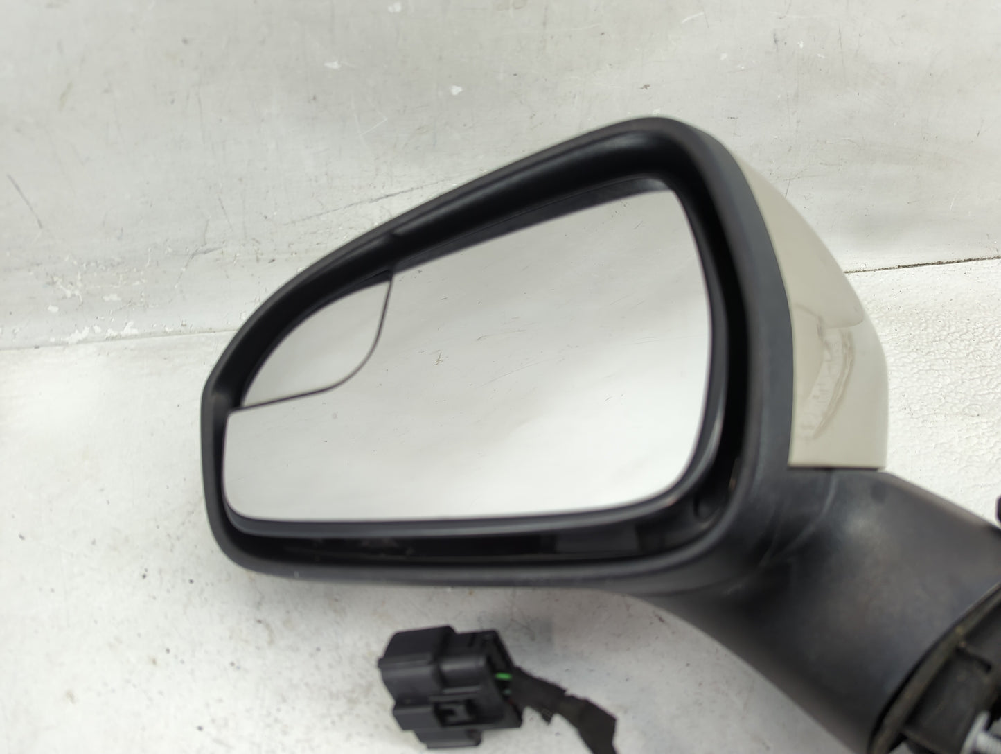 2016-2020 Ford Fusion Driver Side View Mirror - Left Door Mirror OEM Used - Oemusedautoparts1.com