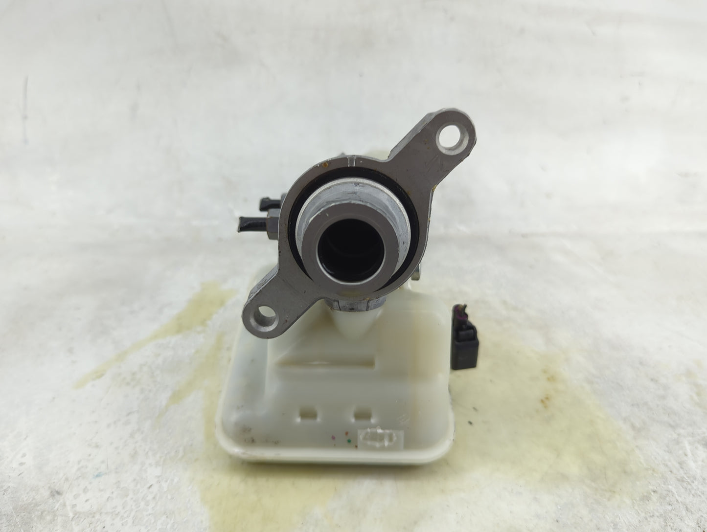 2017-2020 Ford Fusion Brake Master Cylinder 1490513 - Oemusedautoparts1.com