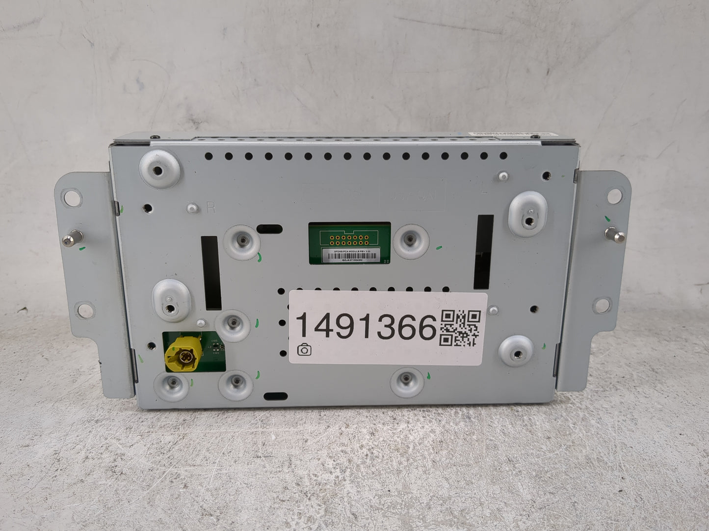 2017-2020 Ford Fusion Information Display Screen 1491366 - Oemusedautoparts1.com