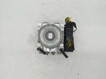 2017-2018 Ford Fusion ABS Pump Control Module Replacement P/N:HG9C-2B373-AH HG9C-2B373-CF, HG9C-2C219-MF Fits Fits 2017 2018 OEM Used Auto Parts