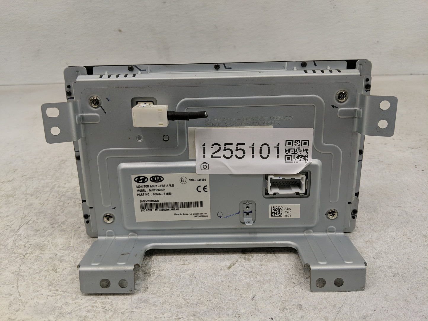 2017-2017 Genesis G80 Information Display Screen - Oemusedautoparts1.com