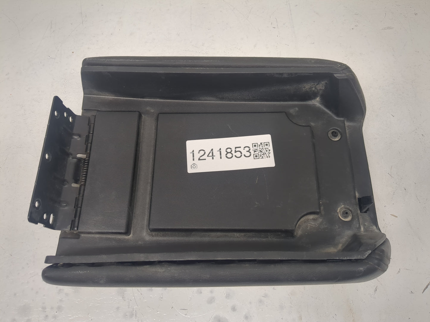 2017 Gmc Acadia Center Console Armrest Cover Lid Fits OEM Used Auto Parts - Oemusedautoparts1.com