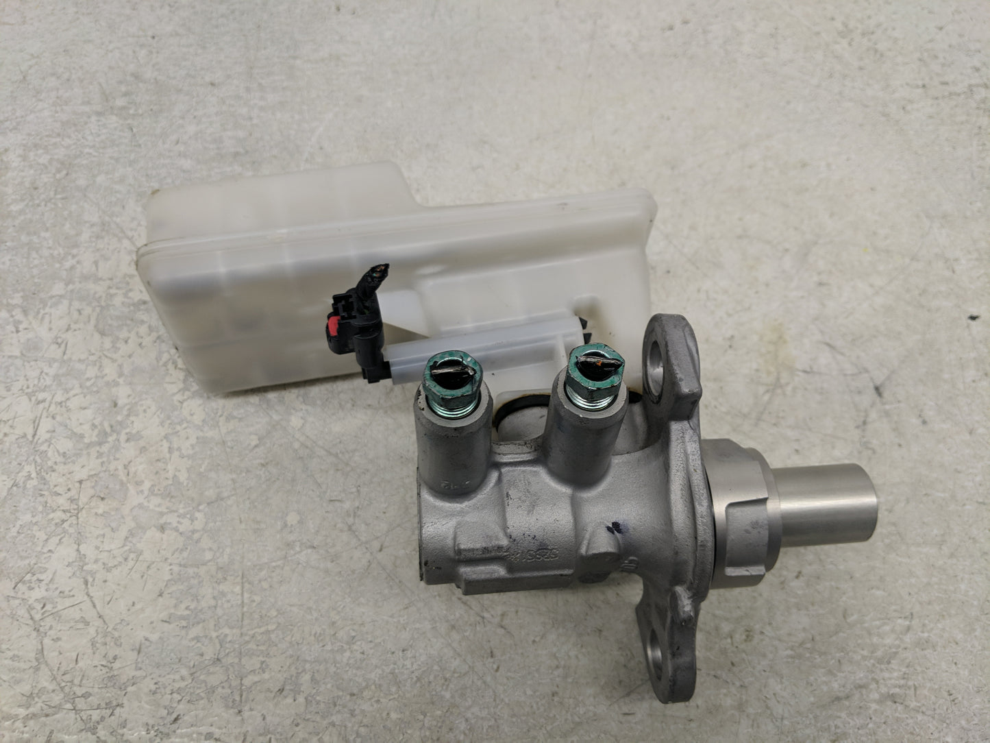 2009-2017 Gmc Acadia Brake Master Cylinder 1311266 - Oemusedautoparts1.com