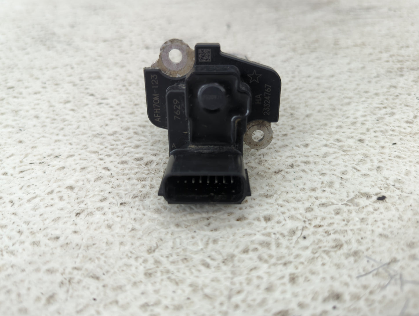 2017-2019 Gmc Savana 2500 Mass Air Flow Meter Maf 1487892 - Oemusedautoparts1.com