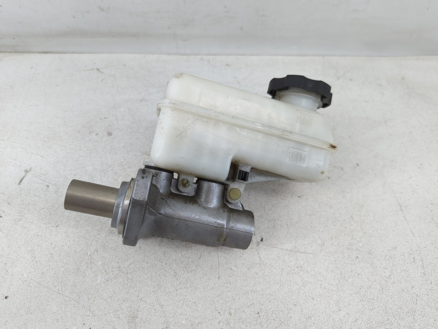 2011-2017 Gmc Terrain Brake Master Cylinder 1067236 - Oemusedautoparts1.com