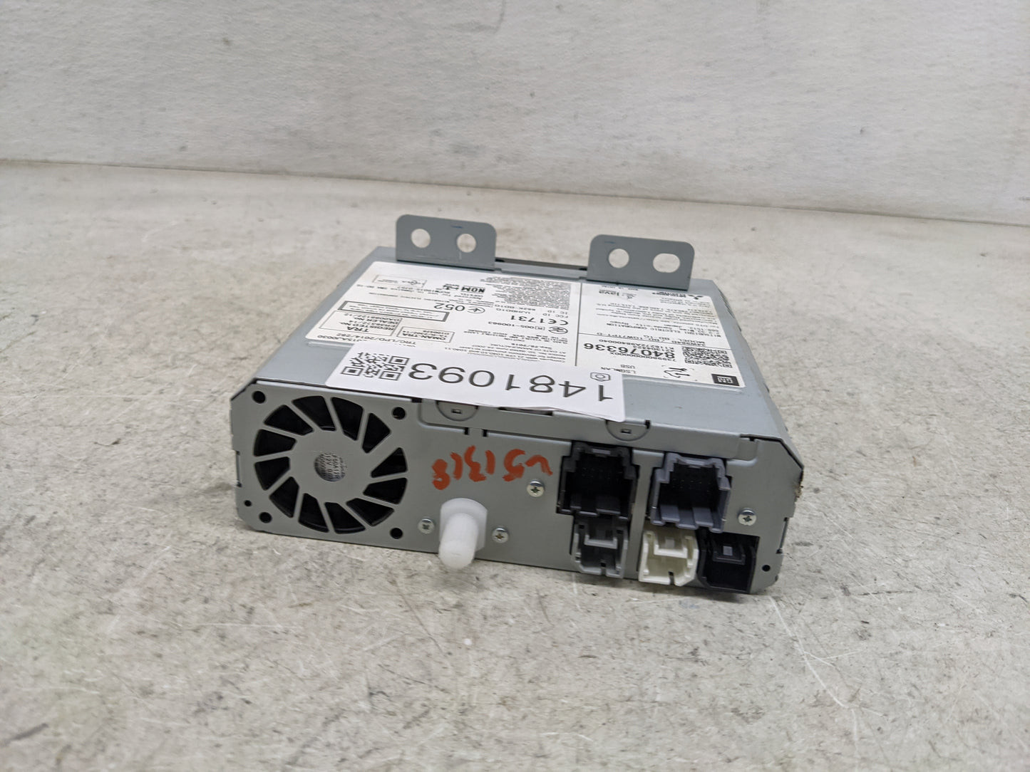 2017 Gmc Yukon Audio Cd Disc Player - Oemusedautoparts1.com