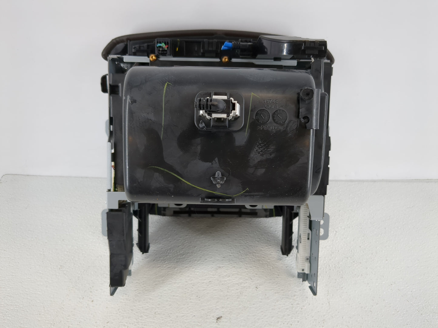 2017 Gmc Yukon Xl Radio AM FM Cd Player Receiver Replacement P/N:84096260 Fits Fits 2018 2019 2020 OEM Used Auto Parts - Oem