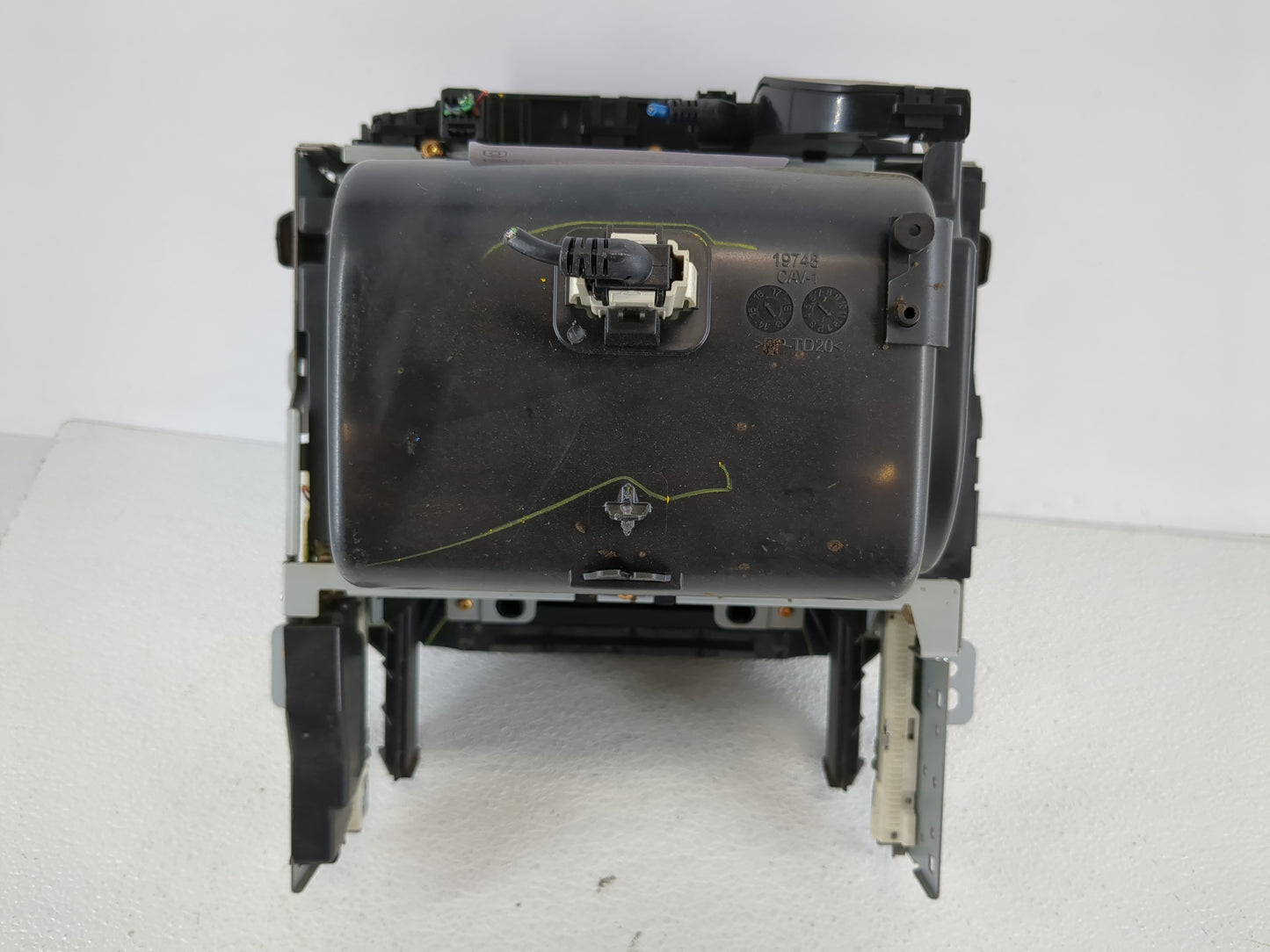 2017 Gmc Yukon Xl Radio AM FM Cd Player Receiver Replacement P/N:84199194 Fits Fits 2018 2019 2020 OEM Used Auto Parts - Oem