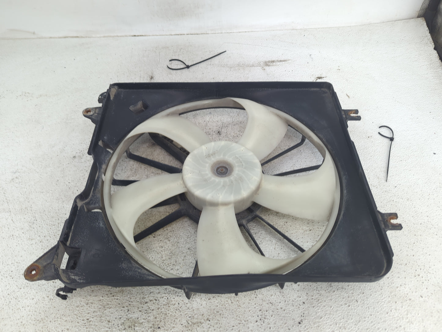 2017-2022 Honda Cr-V Electric Radiator Cooling Fan Motor Assembly P/N:1422775-0400 Fits Fits 2017 2018 2019 2020 2021 2022 O