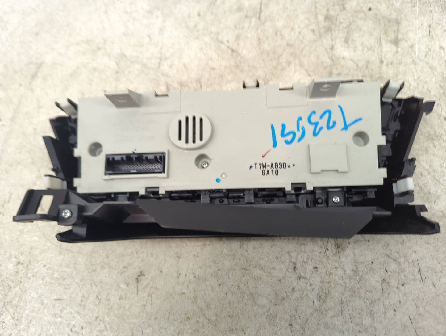 2017 Honda Hr-V Climate Control Module Temperature AC/Heater Replacement P/N:T7W-A830 6A10 Fits OEM Used Auto Parts - Oemuse