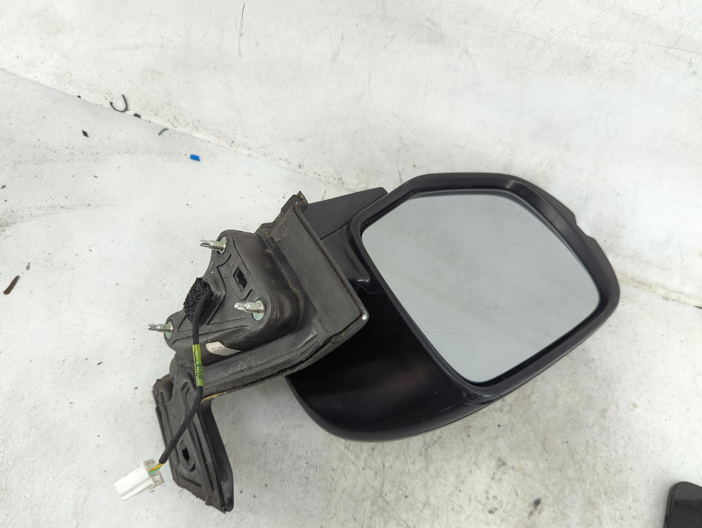 2017-2018 Honda Pilot Driver Side View Mirror - Left Door Mirror OEM Used - Oemusedautoparts1.com