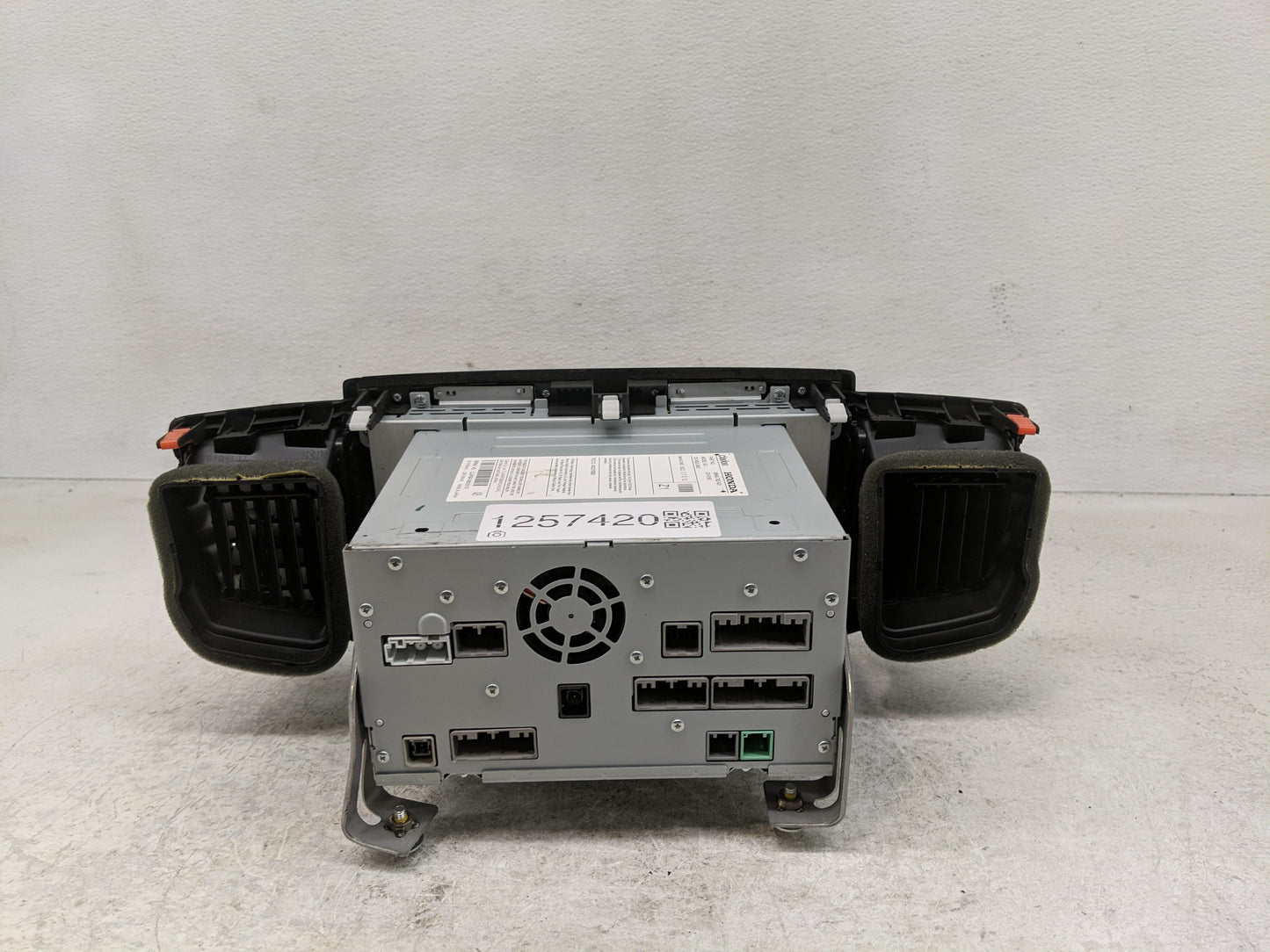 2017-2018 Honda Ridgeline Radio AM FM Cd Player Receiver Replacement P/N:39540-T6Z-A31 Fits Fits 2017 2018 OEM Used Auto Par