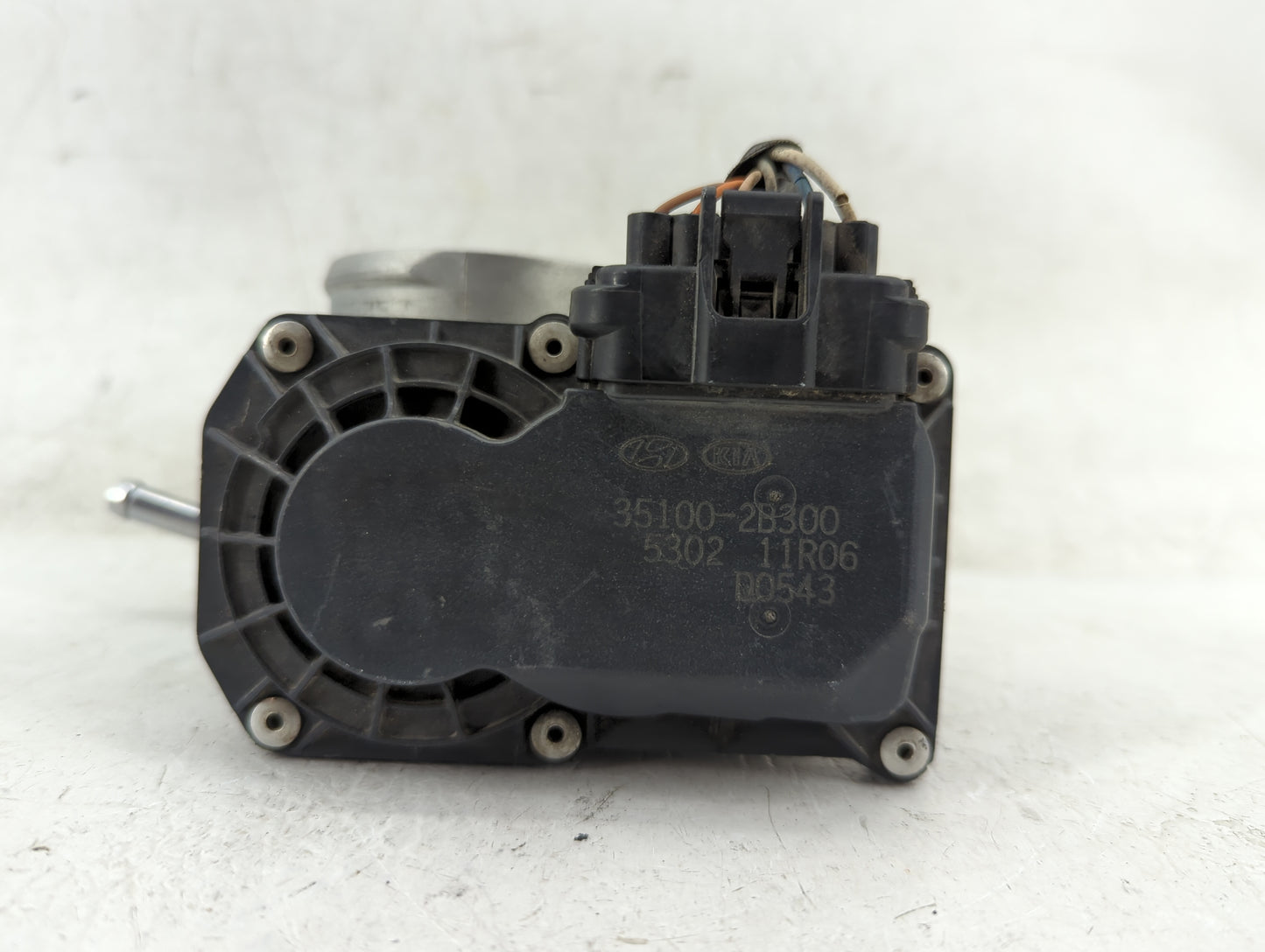 2012-2019 Hyundai Accent Throttle Body P/N:35100-2B300 Fits Fits 2012 2013 2014 2015 2016 2017 2018 2019 OEM Used Auto Parts