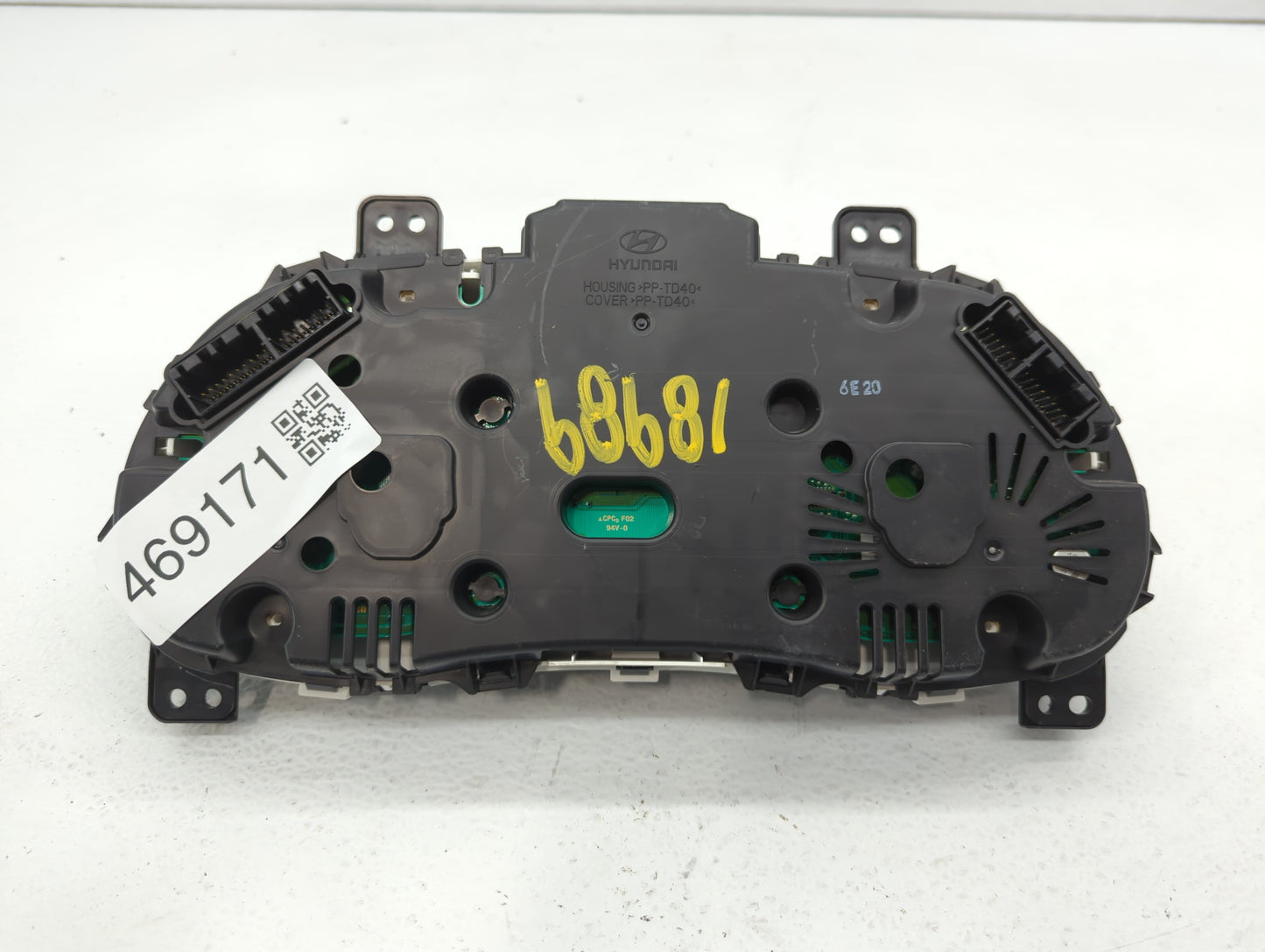 2015-2017 Hyundai Accent Instrument Cluster Speedometer Gauges P/N:94021-1R520 Fits Fits 2015 2016 2017 OEM Used Auto Parts