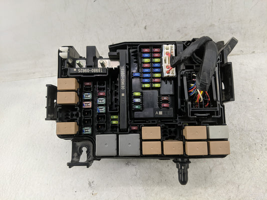 2017 Hyundai Elantra Fusebox Fuse Box Panel Relay Module Fits OEM Used Auto Parts