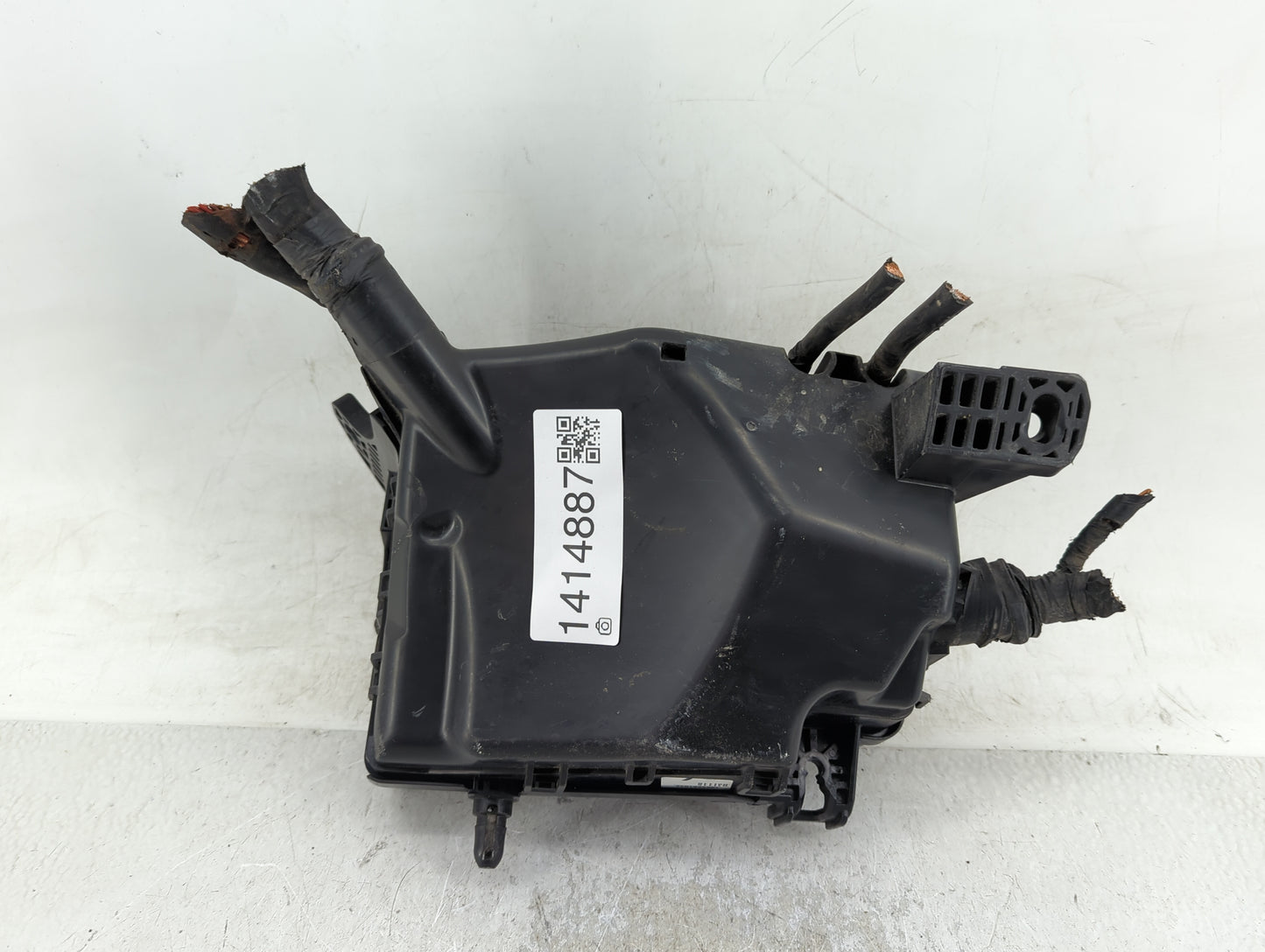2017 Hyundai Elantra Fusebox Fuse Box Panel Relay Module P/N:91203 F2200 Fits OEM Used Auto Parts - Oemusedautoparts1.com