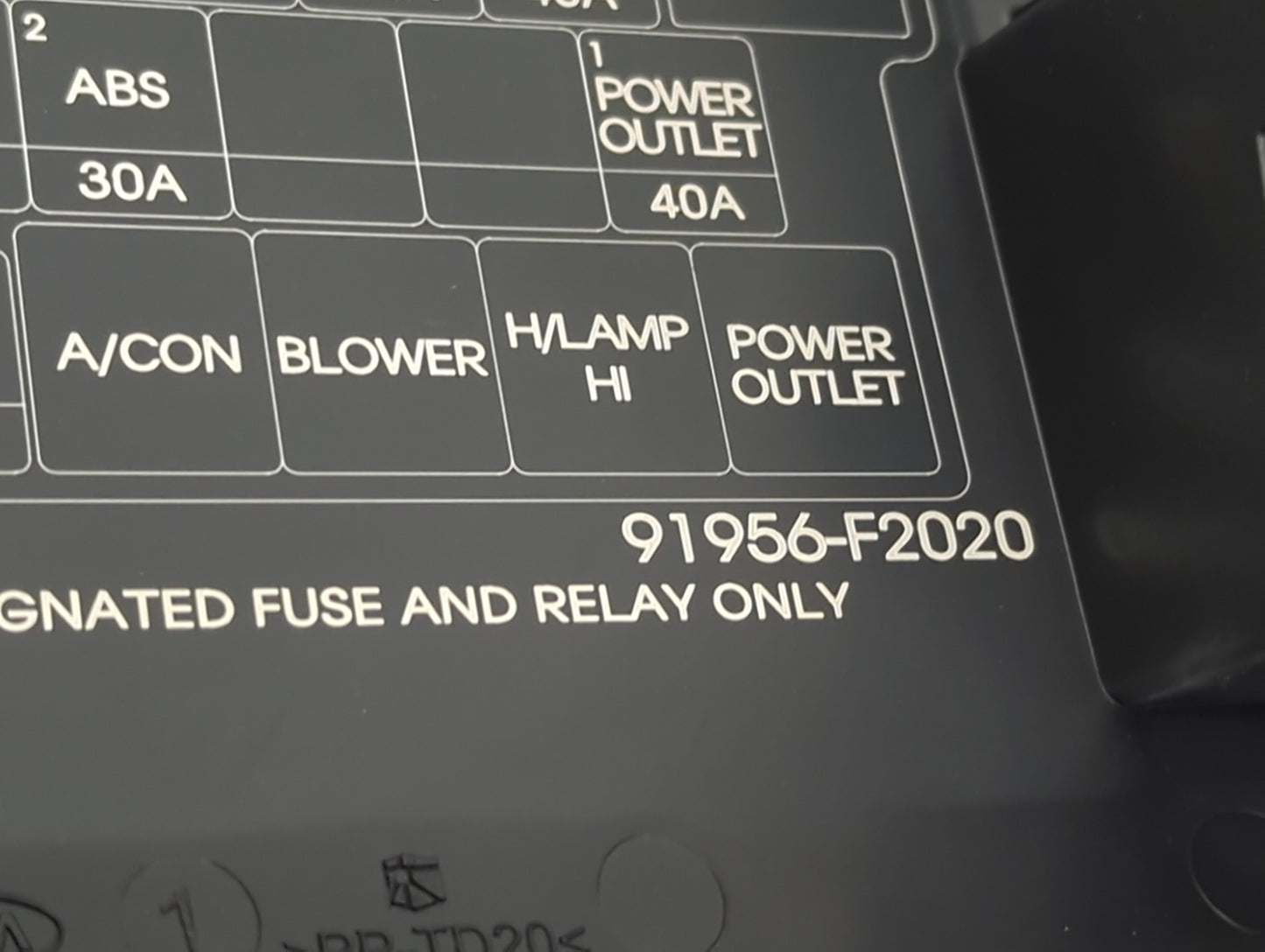 2017 Hyundai Elantra Fusebox Fuse Box Panel Relay Module P/N:91203-F2100 91956-F2020, 18980-09625, 18980-09630, 18960-09625