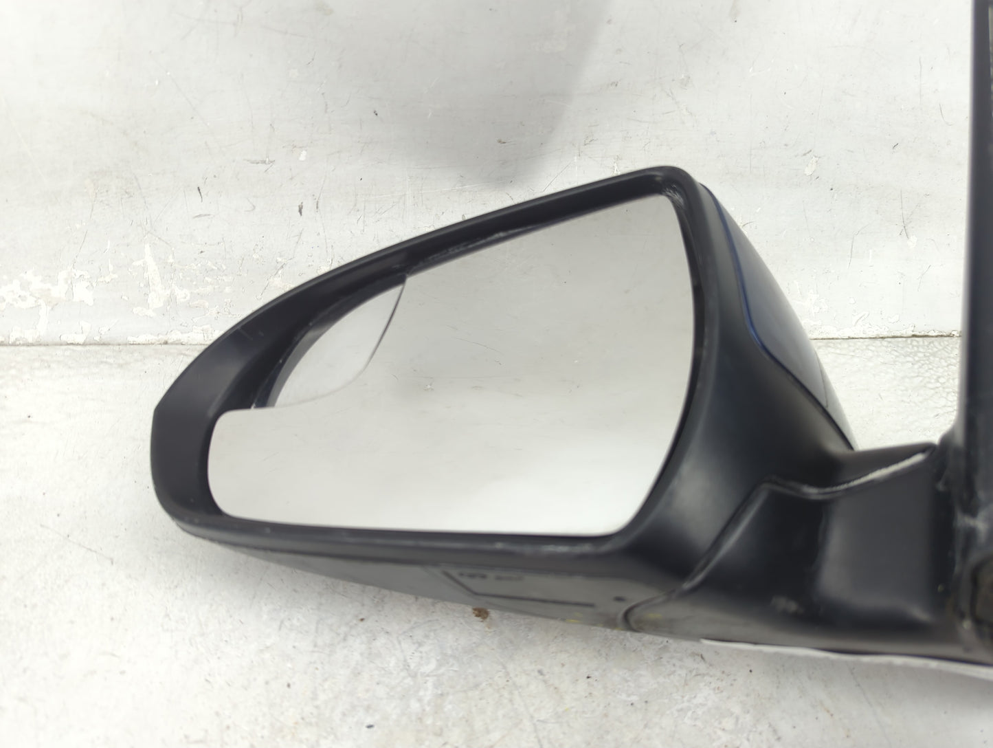 2017-2020 Hyundai Elantra Driver Side View Mirror - Left Door Mirror OEM Used - Oemusedautoparts1.com