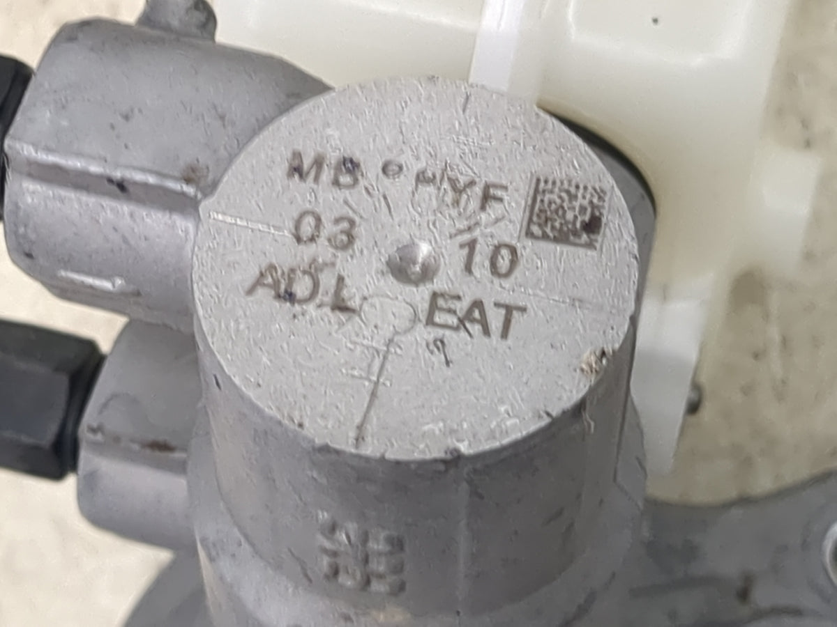2017-2019 Hyundai Elantra Brake Master Cylinder 1510333 - Oemusedautoparts1.com