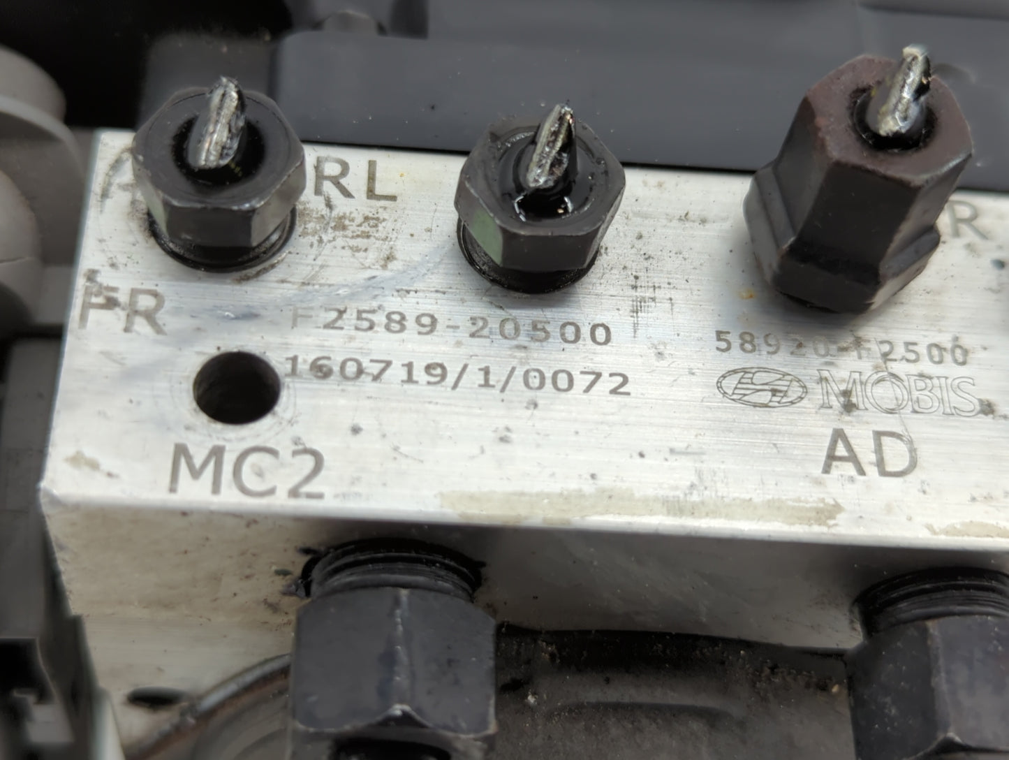 2017-2018 Hyundai Elantra ABS Pump Control Module Replacement P/N:58900-F2500 58920-F2500 Fits Fits 2017 2018 OEM Used Auto