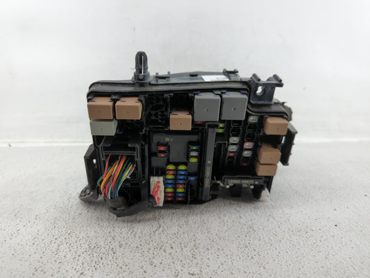 2017 Hyundai Elantra Fusebox Fuse Box Panel Relay Module P/N:91956-F2020 VS91200F3142AA, VS91200F3260AA, 1610250079 Fits OEM Used Auto Parts