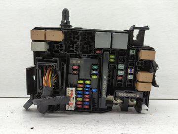 2017 Hyundai Elantra Fusebox Fuse Box Panel Relay Module P/N:91956-F2020 91956-F2021, 91200F3261AA Fits OEM Used Auto Parts