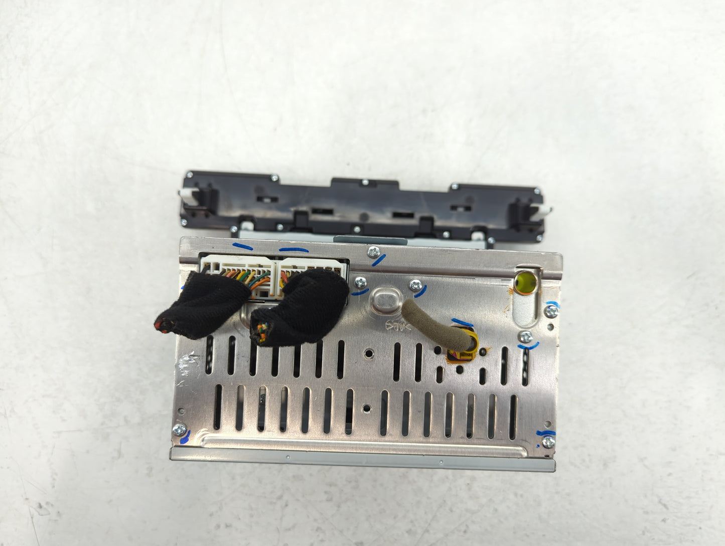 2017-2018 Hyundai Elantra Am Fm Cd Player Radio Receiver - Oemusedautoparts1.com