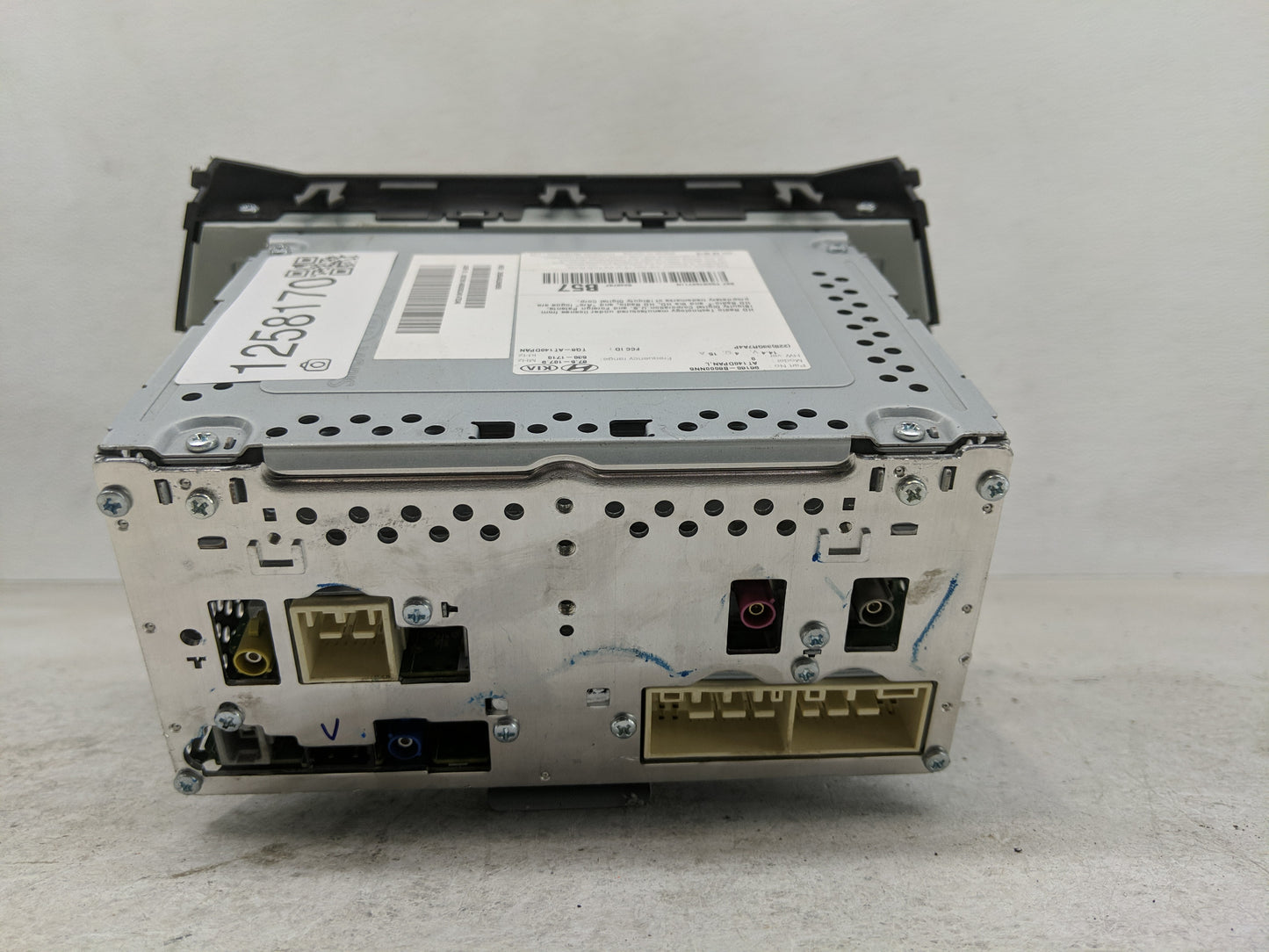 2017-2018 Hyundai Santa Fe Radio AM FM Cd Player Receiver Replacement P/N:96160-B8000NN5 Fits Fits 2017 2018 OEM Used Auto P