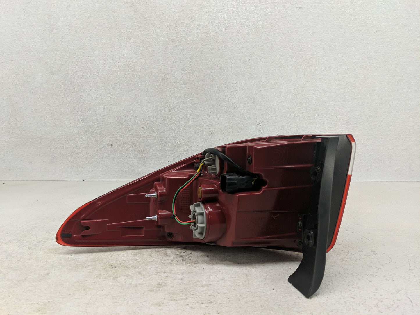 2017-2018 Hyundai Santa Fe Tail Light Assembly Driver Left OEM Fits Fits 2017 2018 OEM Used Auto Parts - Oemusedautoparts1.c