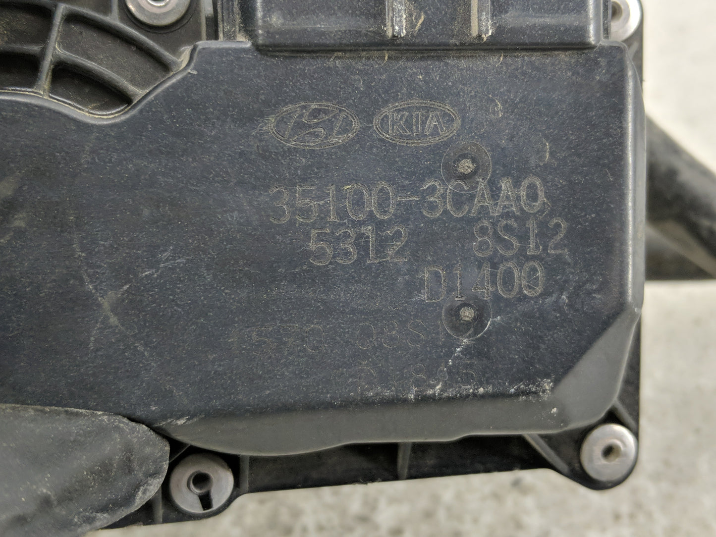 2013-2018 Hyundai Santa Fe Throttle Body P/N:35100-3CAA0 Fits Fits 2012 2013 2014 2015 2016 2017 2018 OEM Used Auto Parts -