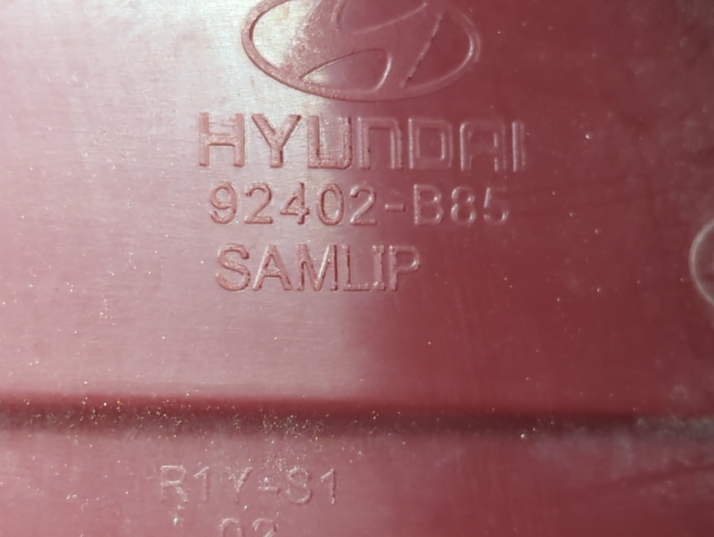 2017-2018 Hyundai Santa Fe Tail Light Assembly Passenger Right OEM P/N:92402-B85 Fits Fits 2017 2018 OEM Used Auto Parts - O