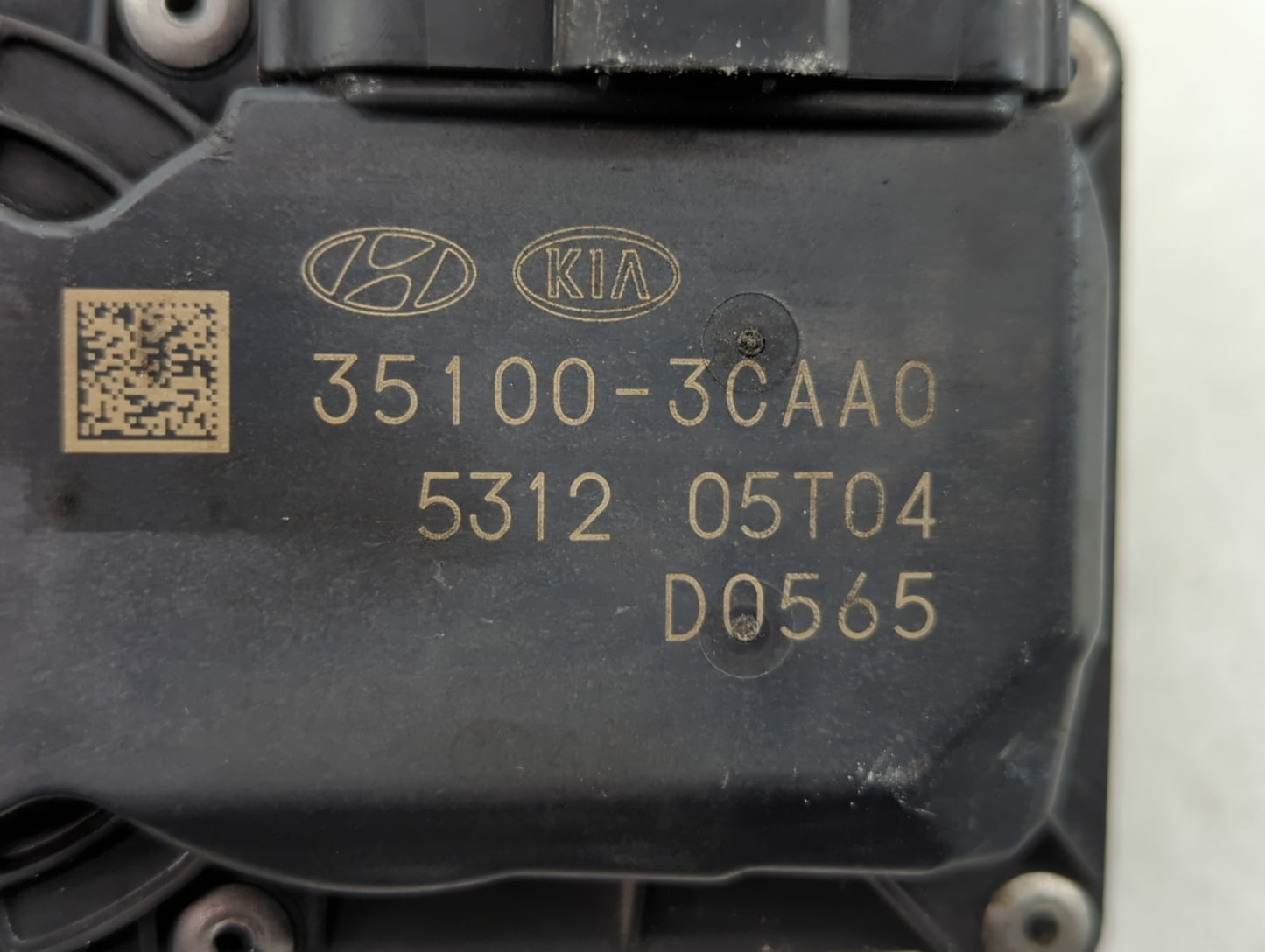 2013-2018 Hyundai Santa Fe Throttle Body P/N:35100-3CAA0 Fits Fits 2012 2013 2014 2015 2016 2017 2018 OEM Used Auto Parts -