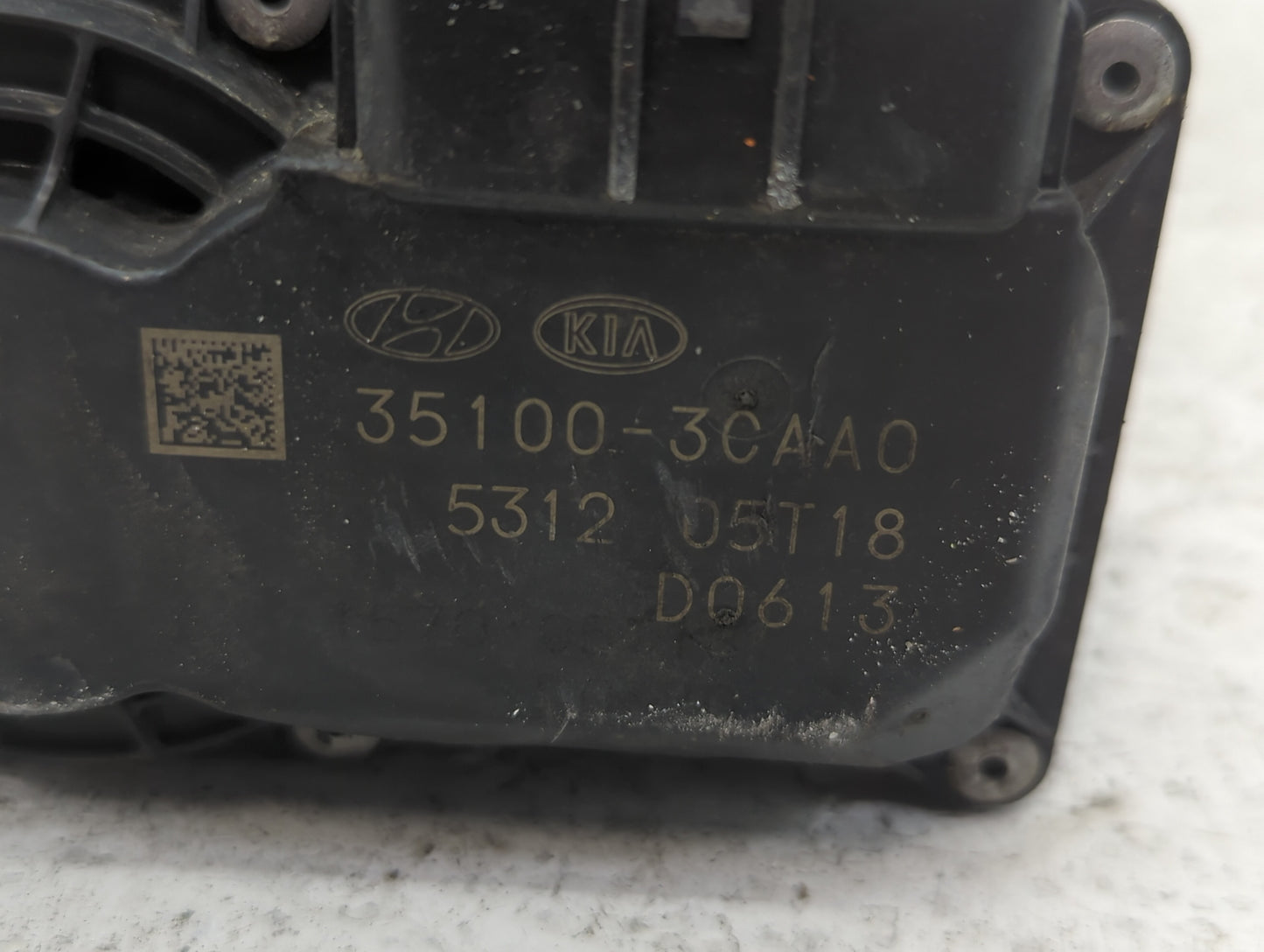 2013-2018 Hyundai Santa Fe Throttle Body P/N:35100-3CAA0 Fits Fits 2012 2013 2014 2015 2016 2017 2018 OEM Used Auto Parts -