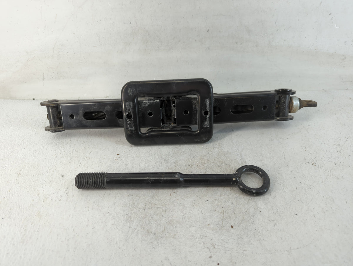 2017 Hyundai Santa Fe Spare Scissor Car Jack 784003 - Oemusedautoparts1.com