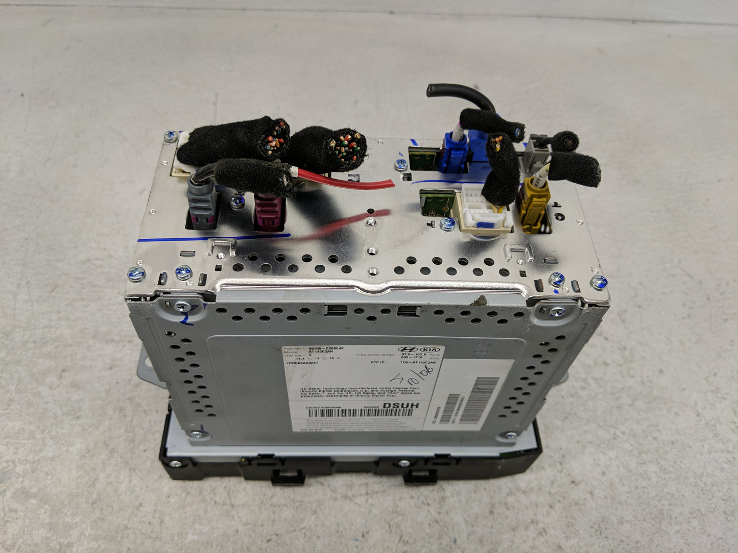2016-2017 Hyundai Sonata Radio AM FM Cd Player Receiver Replacement P/N:96160-C20004X Fits Fits 2016 2017 OEM Used Auto Part